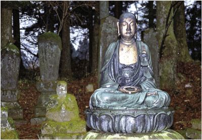 Bouddha et cimetire