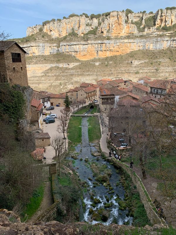 Por encima de la Cueva del Agua