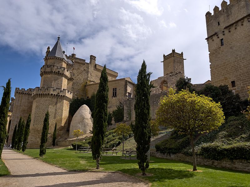 Palacio Real, Iglesia de Santa Mara y Parador Nacional Principe de Viana
