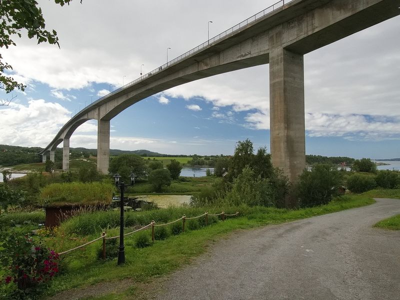 A typical Norvegian bridge accross a river