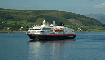 Meeting our boat MS Kong Harald