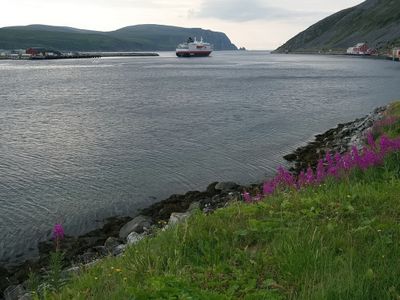MS Kong Harald leaving Kjllefjord
