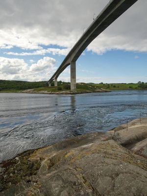 Saltstrmmen beneath the bridge