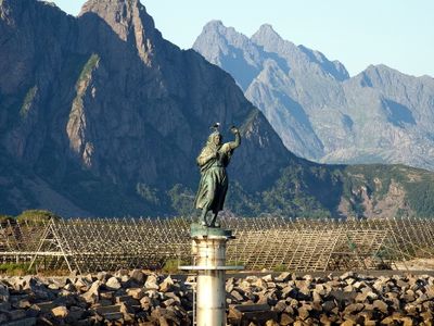 Statue at the harbour of Svolvr