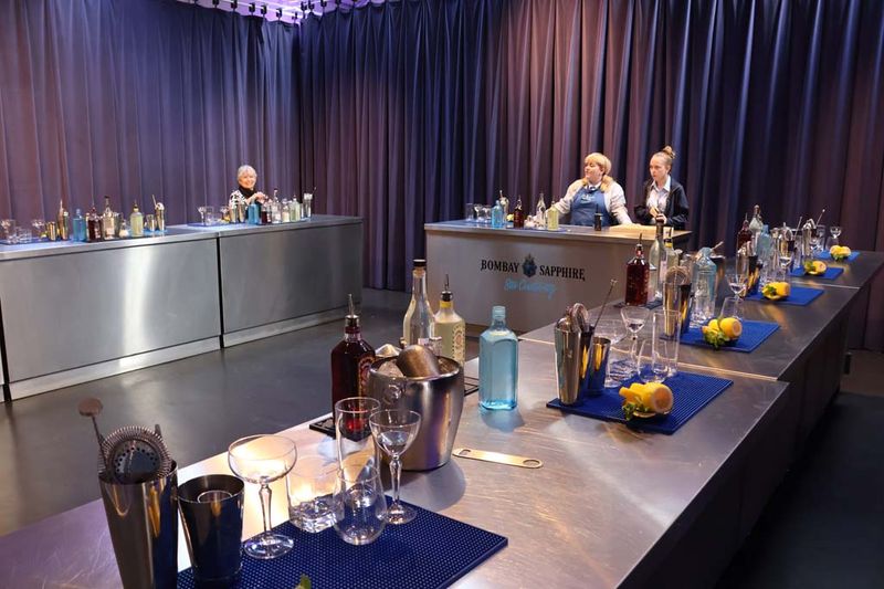 Learning to make gin-based cocktails