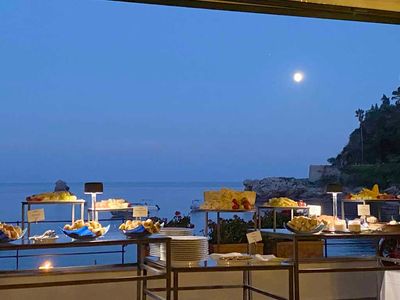 DINNER WITH A VIEW