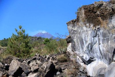 LAYER OF LAVA AND BASALT.