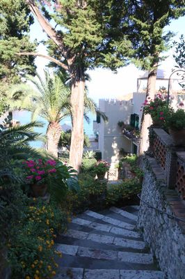 PATH TO THE FAREWELL DINNER VENUE