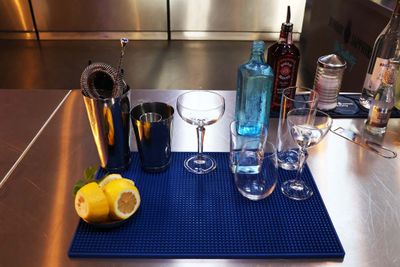 Learning to make gin-based cocktails