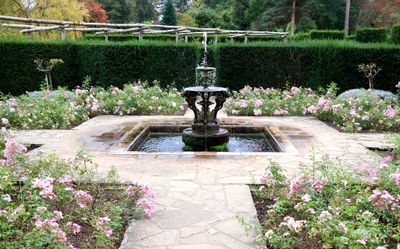 HEVER CASTLE - THE ITALIAN GARDEN