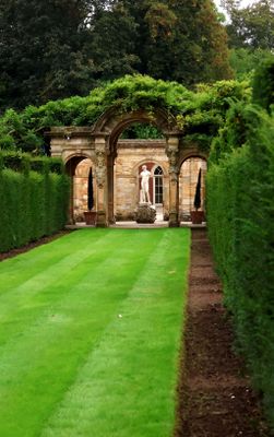 HEVER CASTLE - THE ITALIAN GARDEN