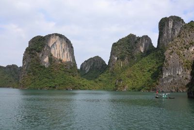 KARST STRUCTURES IN HA LONG BAY