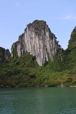 KARST STRUCTURES IN HA LONG BAY