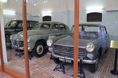 HO'S CARS