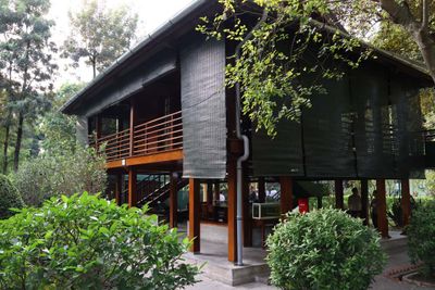 LATER, MORE MODEST HOUSE FOR HO