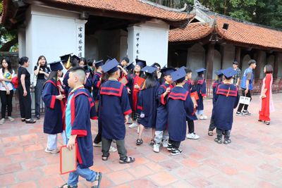 SCHOOL CHILDREN AT THE TEMPLE