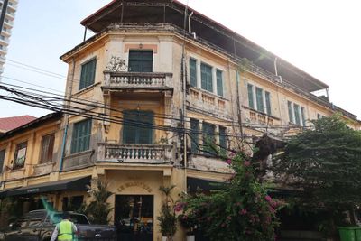 FRENCH ARCHITECTURE DOTS THE CITY