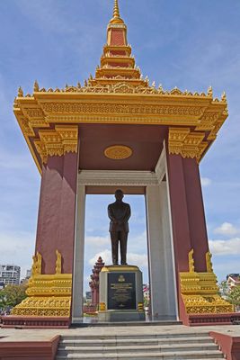 MONUMENT TO KING NORODOM SIHANOUK