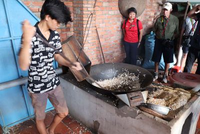 MAKING RICE AND CASABA PUFF SWEETS