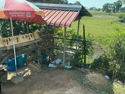ROADSIDE SNACK VENDOR
