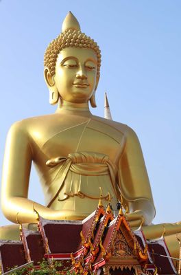 GOLDEN BUDDHA AT PAK NAU TEMPLE