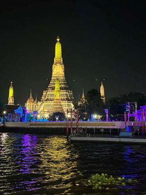 DINNER CRUISE ON THE CHAO PHRAYA RIVER