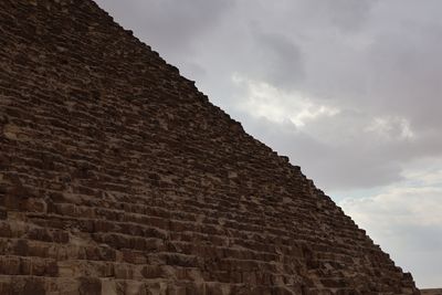 THE GREAT PYRAMID OF GIZA - THE TOMB OF KING KHUFU
