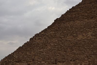 THE GREAT PYRAMID OF GIZA - THE TOMB OF KING KHUFU