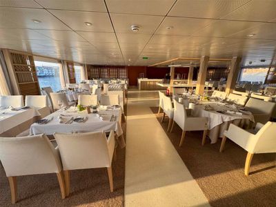 MAIN DINING AREA