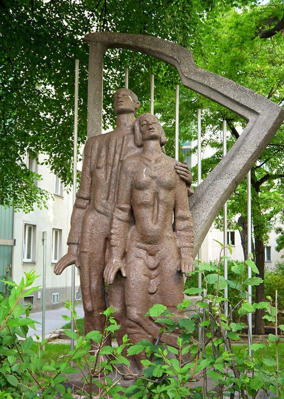 Charoux-Denkmal,Richard Strauss-Hof
