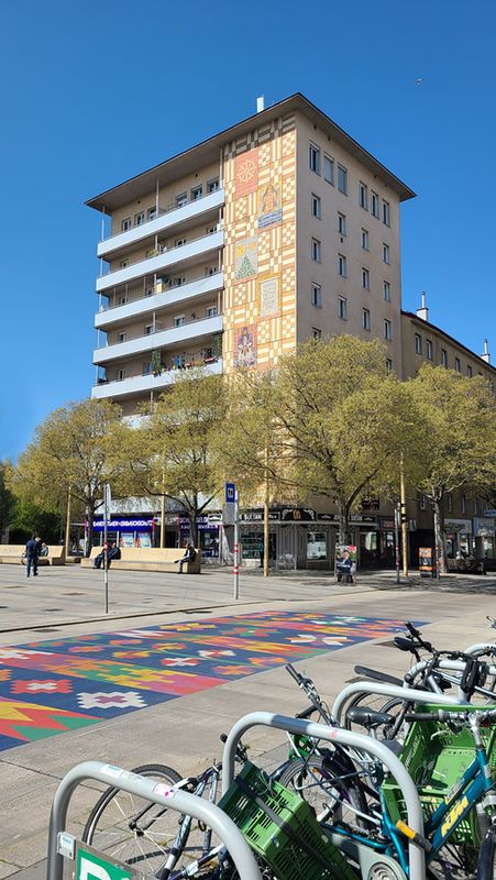 Mosaics, Murals, Reliefs and Sculptures on Viennas Facades