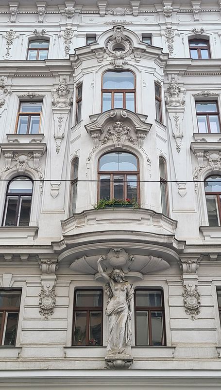 Atlantes and Caryatids in Vienna