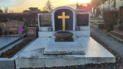Cemetery Sievering4