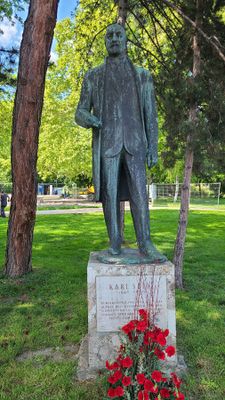 Karl Seitz,Rathauspark