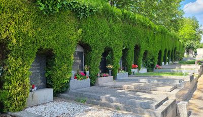 Cemetery Sievering1.jpg