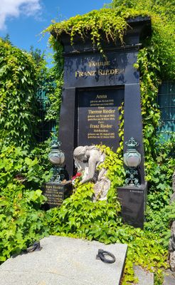 Cemetery Sievering10.jpg