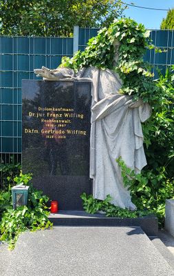 Cemetery Sievering11.jpg