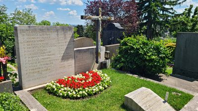 Cemetery Sievering2.jpg