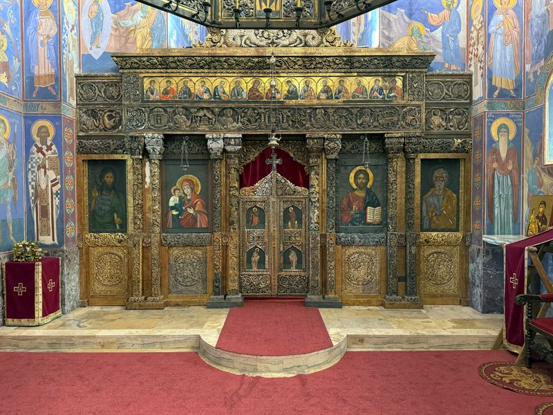 Inside the Royal chapel 