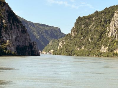Cursing up the Danube - approaching the Iron Gate 