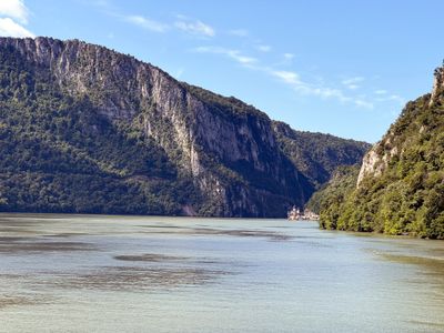 Cursing up the Danube - approaching the Iron Gate 