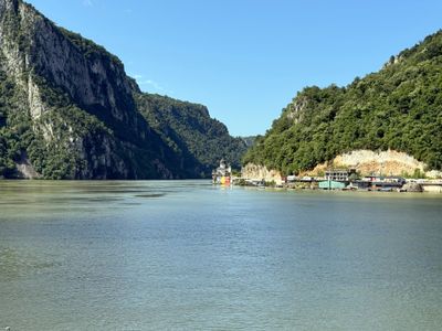 Cursing up the Danube - approaching the Iron Gate 