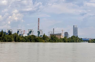 Coming into Budapest