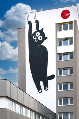 UN CHAT RETOMBE TOUJOURS SUR SES PATTES par GREMS