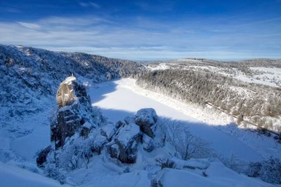 Vue sur le lac blanc avec le rocher du Hans