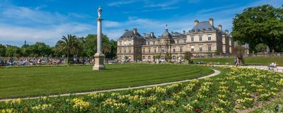 Le jardin du Luxembourg avec le palais du Luxembourg