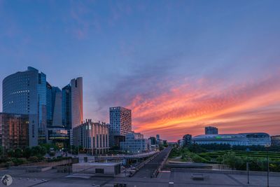 Coucher de soleil pris depuis l'arrière du parvis de la Grande Arche