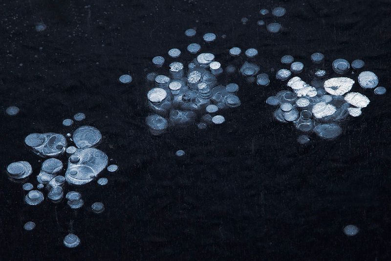 Gas coins in the ice