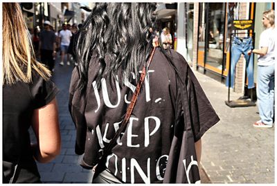 Clothes communicate