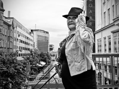 Hat lady 96